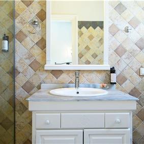 3 bedroom villa with heated pool in Kassiopi, Corfu, sleeps 6